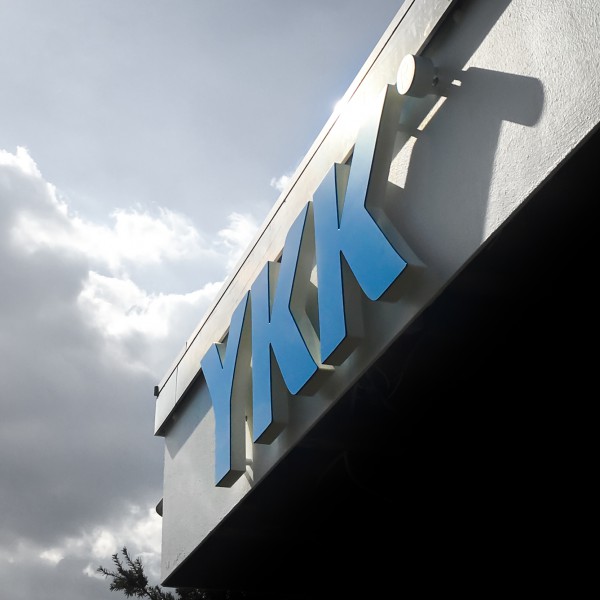 Beitragsbild - YKK – LogoSignage